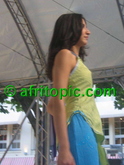 ../Images/Krefeld-Strssenmodenschau-2005 599.jpg